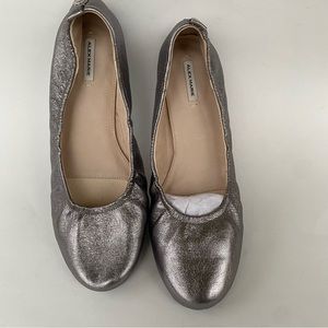 Like new Alex Marie silver metallic Sheridan style round toe ballet flats shoes
